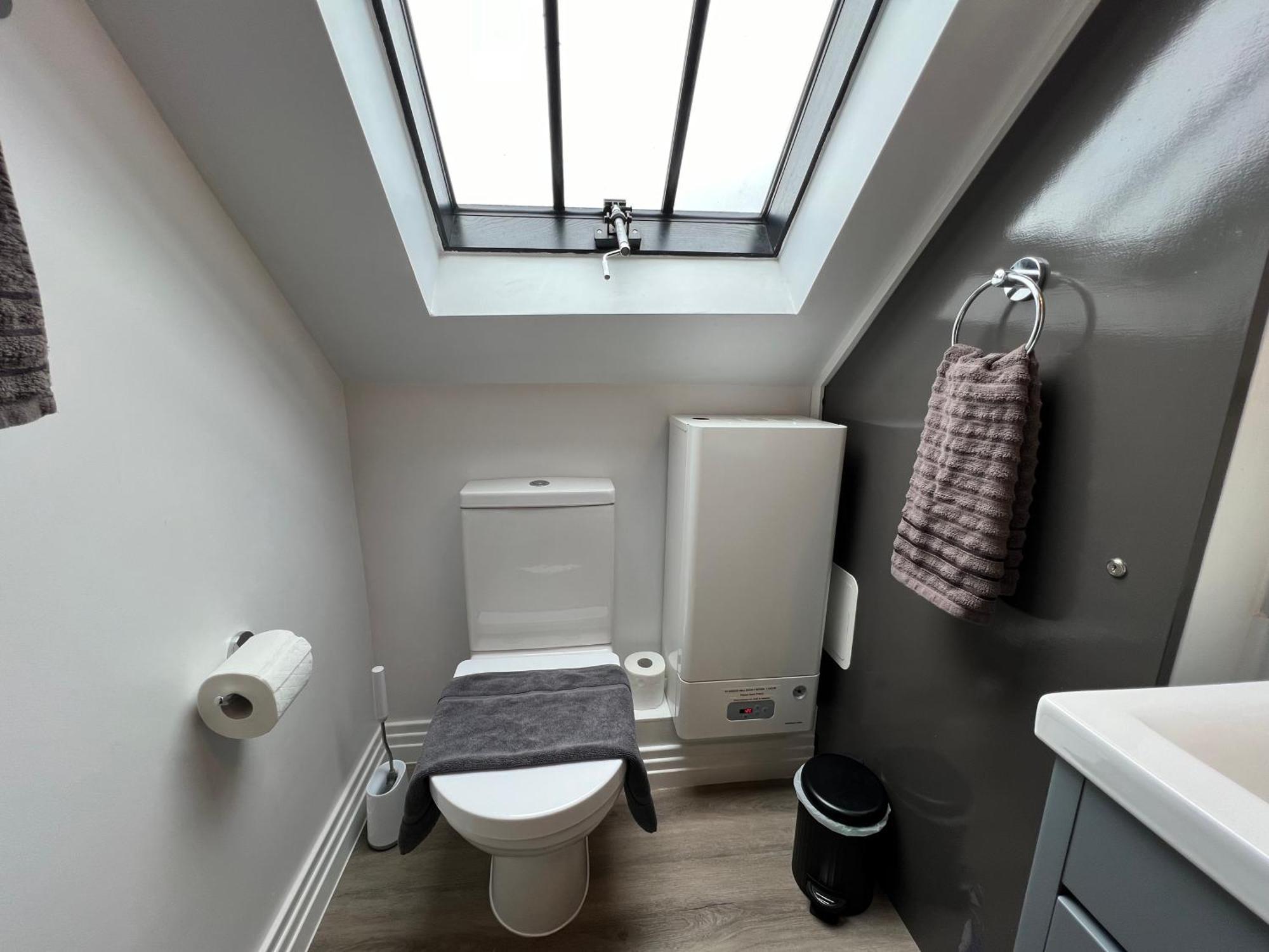 Glastonbury Secret Retreat - 1 Bd Split-Level Apt, Sleeps 3 Kültér fotó