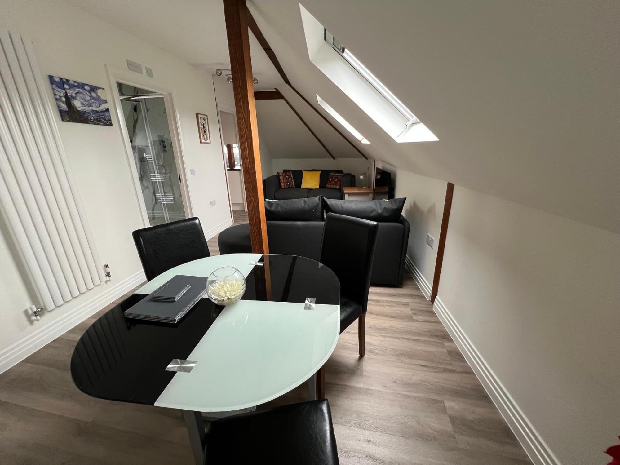 Glastonbury Secret Retreat - 1 Bd Split-Level Apt, Sleeps 3 Kültér fotó