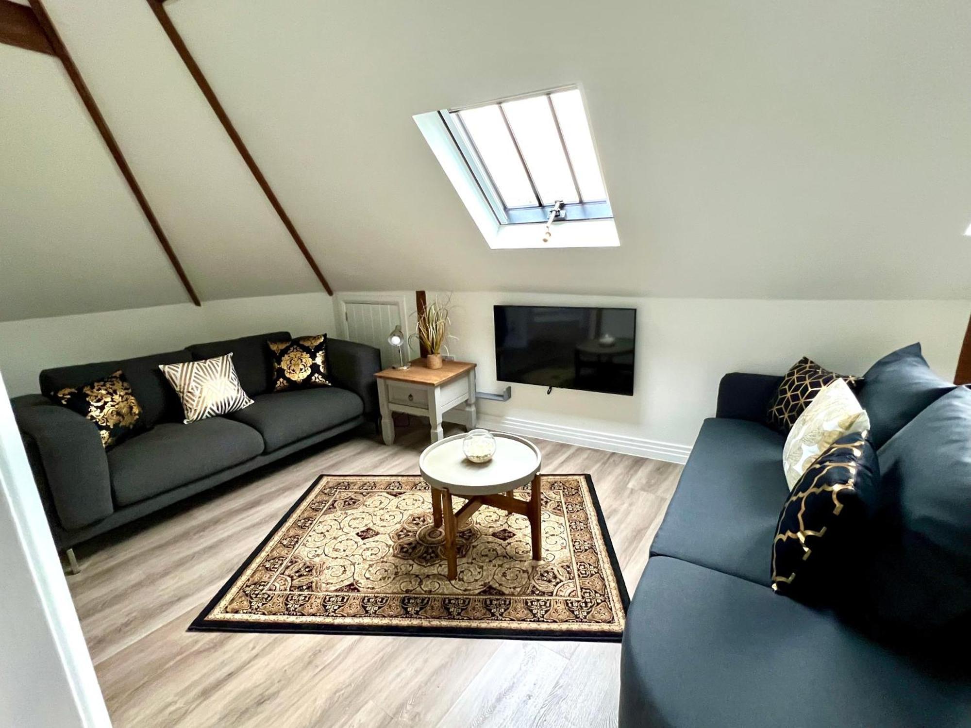 Glastonbury Secret Retreat - 1 Bd Split-Level Apt, Sleeps 3 Kültér fotó