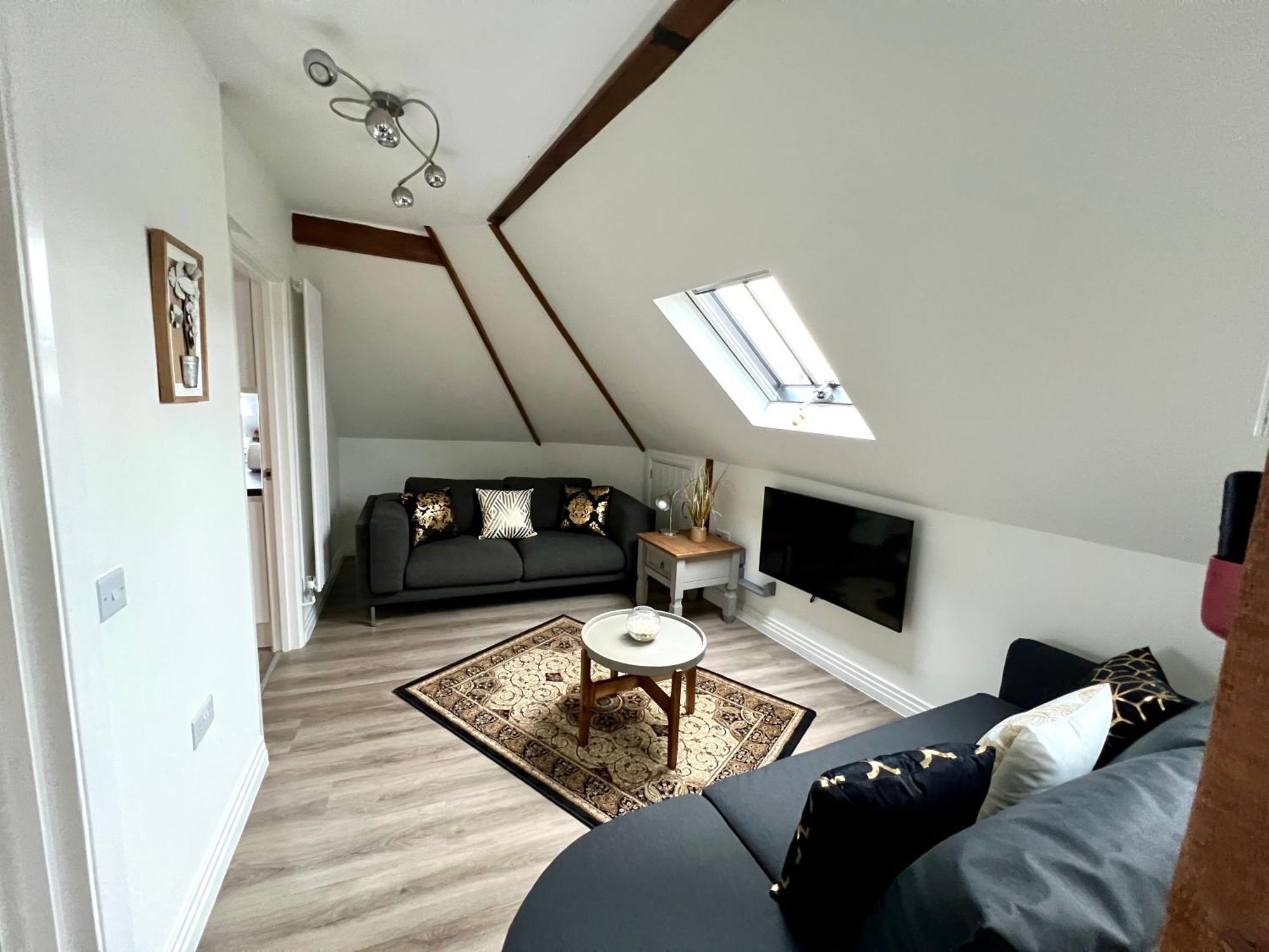Glastonbury Secret Retreat - 1 Bd Split-Level Apt, Sleeps 3 Kültér fotó