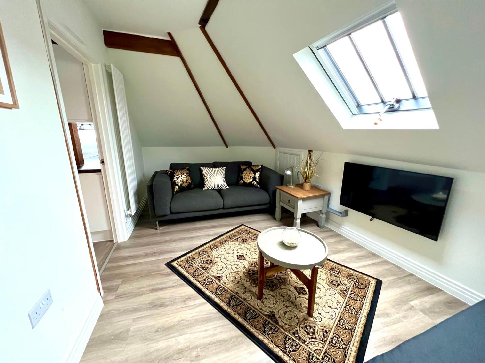 Glastonbury Secret Retreat - 1 Bd Split-Level Apt, Sleeps 3 Kültér fotó