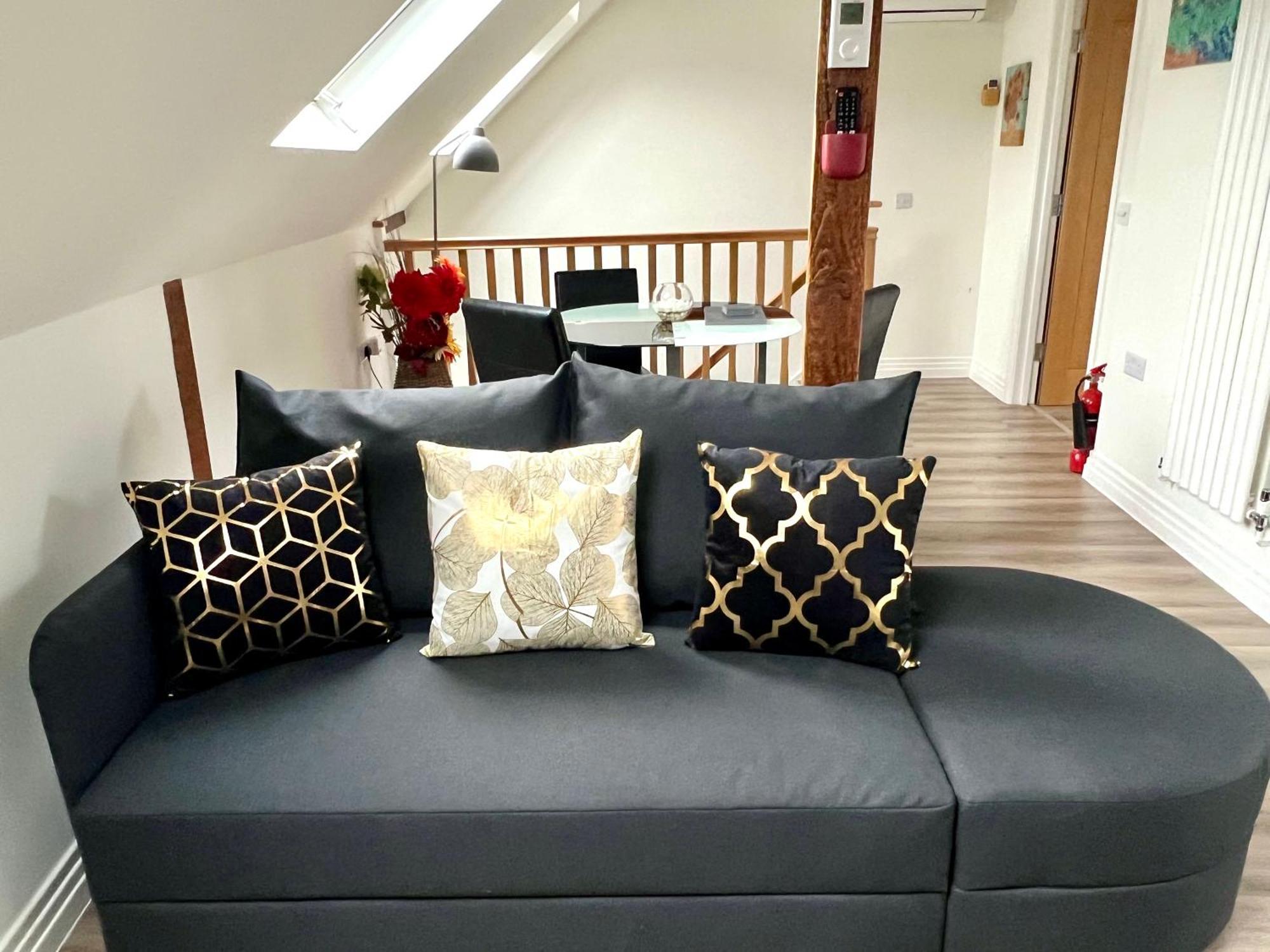 Glastonbury Secret Retreat - 1 Bd Split-Level Apt, Sleeps 3 Kültér fotó